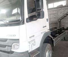 Camião Mercedes-Benz